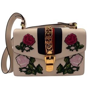 GUCCI Sylvie Embroidered Floral Shoulder Bag in White